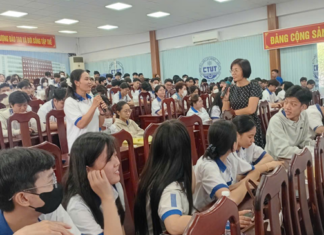 Trang bị kiến thức pháp luật lao động và kỹ năng tìm việc cho sinh viên trước ngưỡng cửa nghề nghiệp